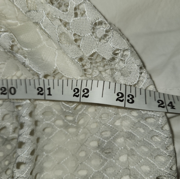 Metrowear high waisted lace skirt in  a cream color, lined in a size XL - Picture 11 of 13